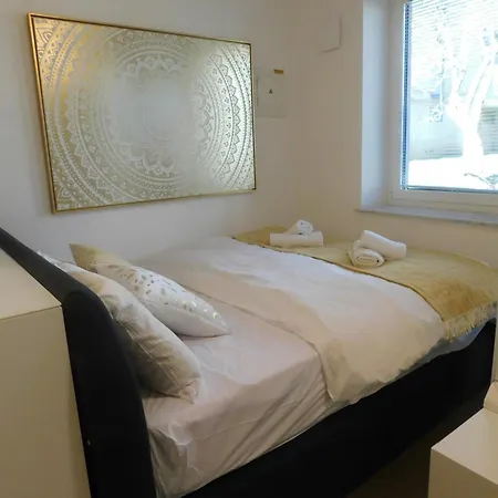 Modern Center Studio Under The Castle - Free Parking Apartamento *