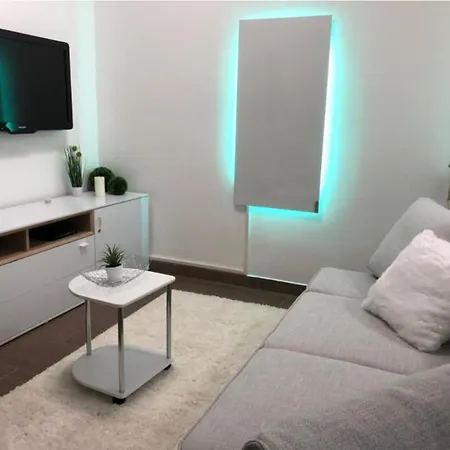 Modern Center Studio Under The Castle - Free Parking Apartamento *