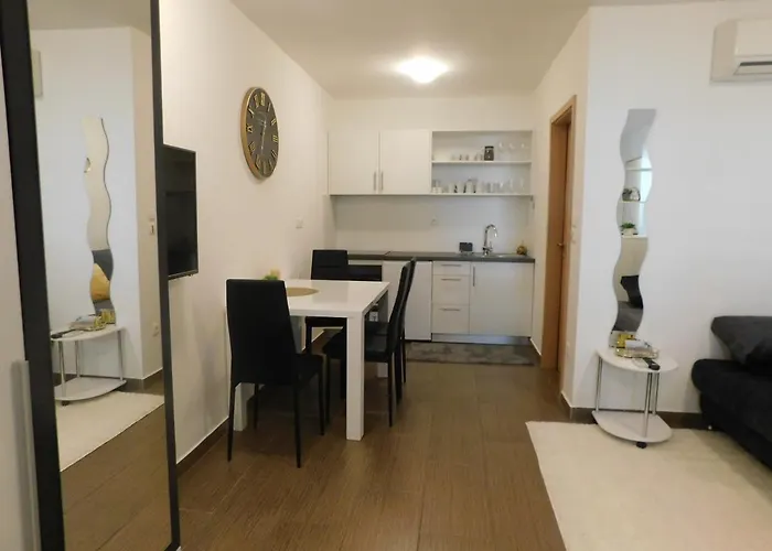 Modern Center Studio Under The Castle - Free Parking Apartma